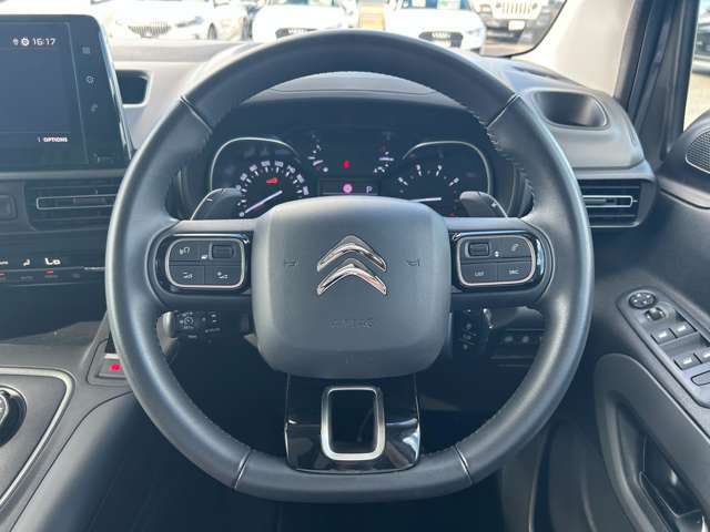 LIBERALAは、輸入車選びの新たなスタイルを提案するインポート・セレクト・ブランドです。オーナー様となる方がクルマから直接感じる感性を第一にした、最良の一台との出会いをコーディネートいたします。