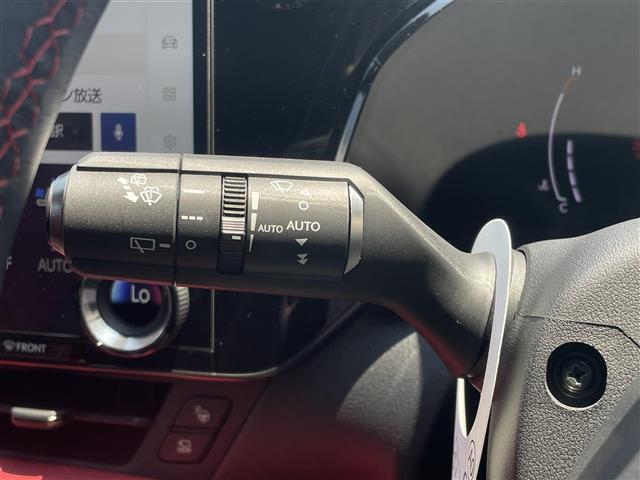 【運転席操作部】『運転席周辺の装備』の画像になります。快適なドライブを楽しむための機能が装備されています！運転席から触れるので使いやすいです！