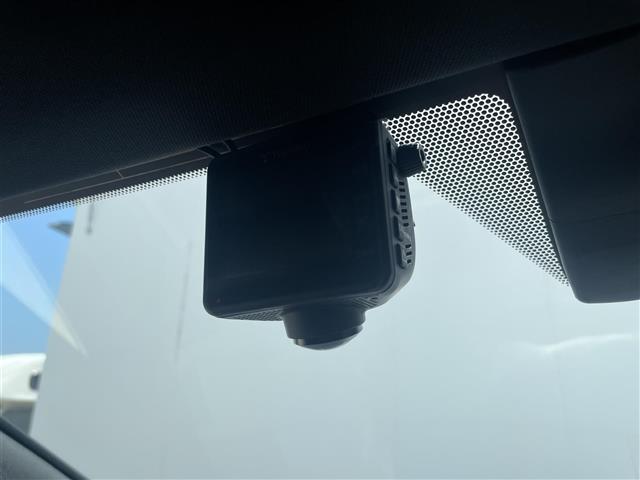 【ドライブレコーダー】映像・音声などの運転中の記録を残します。事故などを起こした起こされた時の証拠になりえますので、もしも時でも安心ですね。