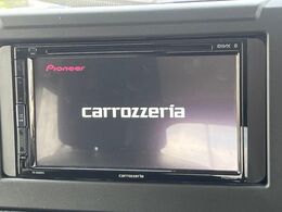 【ディスプレイオーディオ】お持ちのスマホやMP3プレイヤーとの無線接続で音楽再生が可能！コードで繋ぐわずらわしさも無く、手軽にお気に入りの音楽を楽しめます。