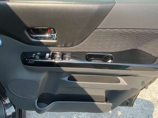 暑さを乗り切ろうSALE開催中、全車お買い得価格！！お気軽にお問合せください☆無料電話0078-6002-351983☆