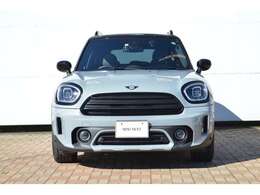 BMWを熟知したメカニックによる100項目の点検・整備を行います。不具合箇所、交換時期に達している部品に関しましては、全て当社負担で交換してからのご納車となります。