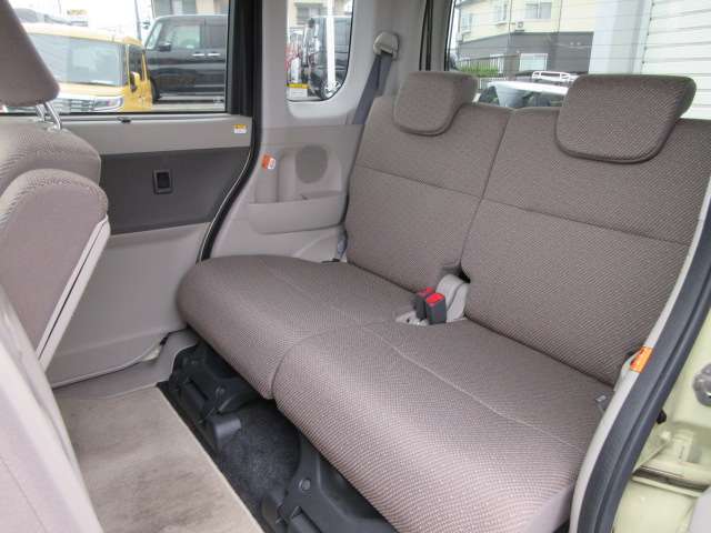 お客様に隅々まで見ていただけるよう展示車両は常に綺麗に仕上げております！お客様のご来店、スタッフ一同心よりお待ち申し上げます。