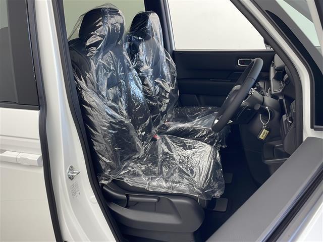 【運転席】座り心地が良いシートなので長時間の運転でも快適にお過ごしいただけます。新品のフロアマットのご注文も可能です。掲載箇所以外にご希望の写真がございましたらお気軽にお問い合わせ下さい。