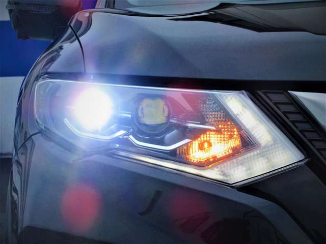 ナイトドライブの味方として人気のLEDヘッドライト！　夜間の視界を確保して安全な走行をサポ-トしてくれます。