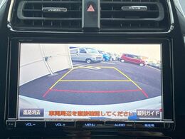 【バックカメラ】駐車時に後方がリアルタイム映像で確認できます。大型商業施設や立体駐車場での駐車時や、夜間のバック時に大活躍！運転スキルに関わらず、今や必須となった装備のひとつです！