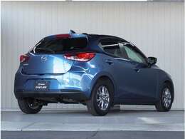 【美しいボディライン】普遍的な美しさが大人の感性を刺激します。シンプルでありながら豊かな美しさが輝く、マツダの新たなエレガンスがここにあります。