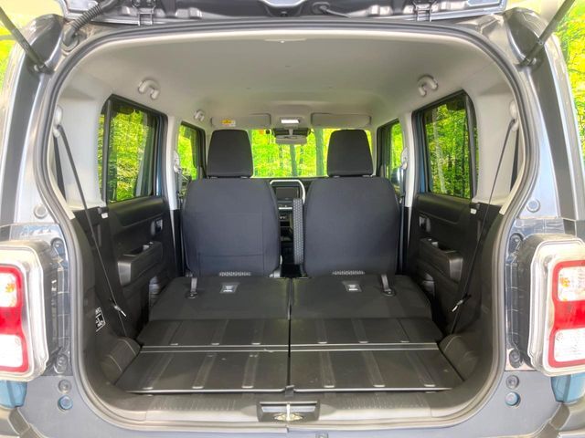 普段のお買い物や通勤、送迎等に十分な荷室スペースを確保しております。セカンドシートを倒すと、大きな荷物の積載も可能です♪