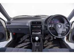 高回転NAの伸びと軽さが生む素直な反応を楽しめる一台です。1.6Lの鼓動が走りの原点を思い出させます。