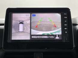 【マルチアラウンドモニター】まるでクルマを真上から見下ろしたかのような視点で駐車をサポートします！クルマの斜め後ろや真横など、前後左右の4つのカメラの映像が合成されて、モニターに映し出されます。