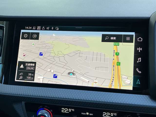 ナビはタッチパネルで使い勝手もよくお出かけの時も安心して使用できます