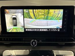 【アラウンドビューモニター】専用のカメラにより、上から見下ろしたような視点で360度クルマの周囲を確認することができます☆死角部分も確認しやすく、狭い場所での切り返しや駐車もスムーズに行えます。