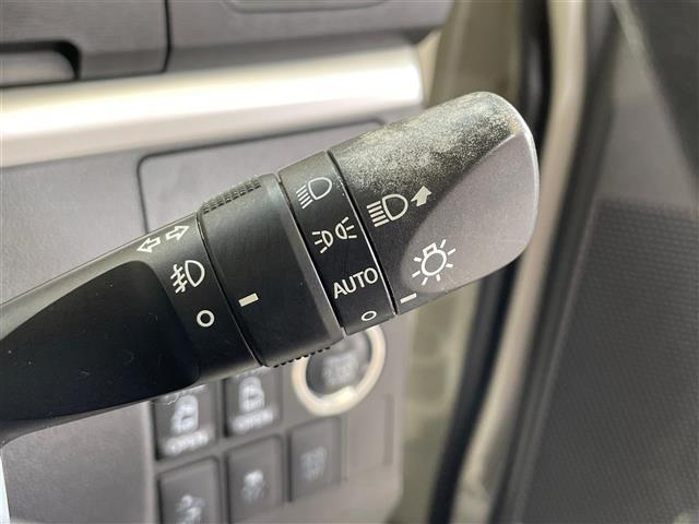 【オートライト】オートライトなのでライトの点け忘れを気にすることなく運転が出来ます♪
