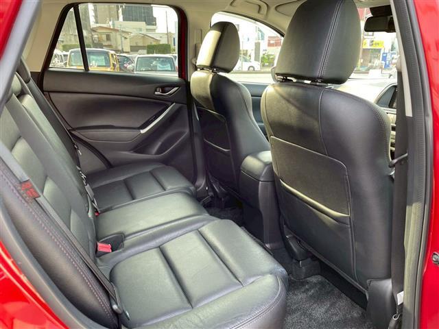 セカンドシート　気になるシミ、汚れもなく良好なコンディションです。