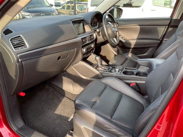 助手席　気になるシミ、汚れもなく良好なコンディションです。