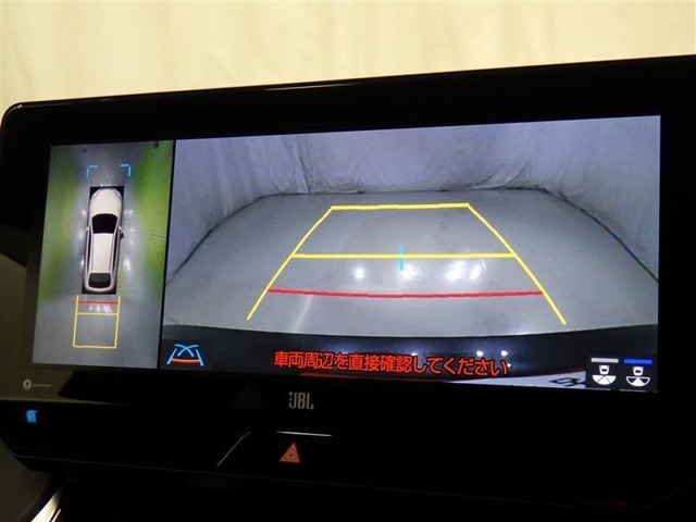 バックモニターも装備しております。バックギアに入れるとナビ画面に車の後方が映し出されます。これで後方確認も安心！