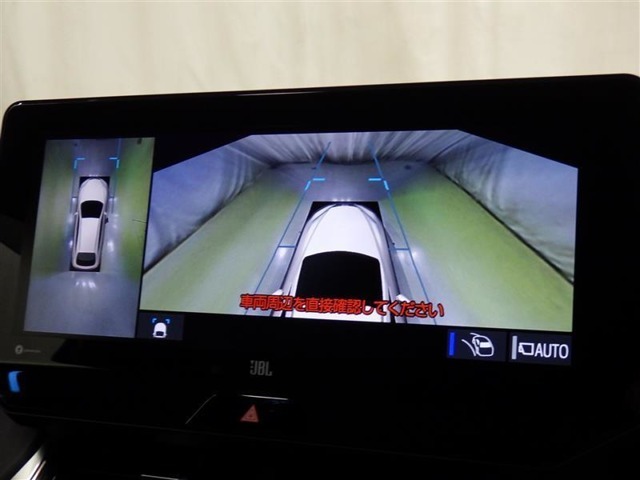 パノラミックビューモニターシステムが付いているので車の上から見た映像が確認できますよ。