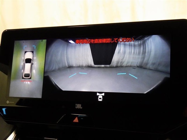 バックモニターも装備しております。バックギアに入れるとナビ画面に車の後方が映し出されます。これで後方確認も安心！