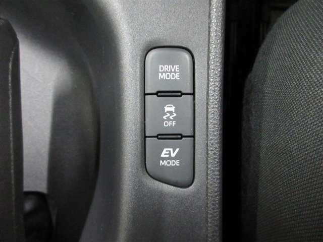 モーターだけで走行できるEVモード、3段階のドライブモードが選択できるセレクトスイッチを装備しています。
