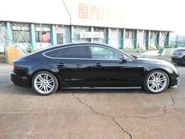 プライバシーガラス付きで防犯にも安心です♪