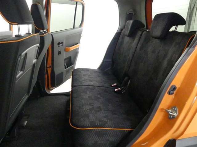 ゆとりある広々とした車内空間は、ドライブを始め買い物やレジャーなど、幅広く活躍します。一人でもみんなとでもお出かけを楽しみましょう！