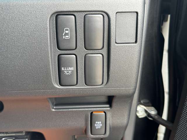 運転席のスイッチ1つで簡単にドアの開閉ができます！
