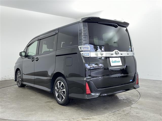 ・スマートキー・プッシュスタート・純正フロアマット・電動格納ミラー・純正16インチアルミホイール・LEDヘッドライト・LEDフォグ・オートライト