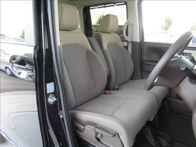 運転席シートは使用感が少なく、良好な状態になっております。前オーナーが綺麗に使っていたのがわかりますね。