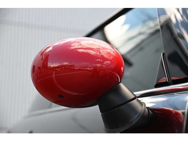 ボディカラーやグレード、お好みで簡単に交換できるのが、NEW　MINIの良いところ！オプションでいろいろなカラーや柄がお選びいただけて、オリジナリティーを追求できるのも魅力の一つです！