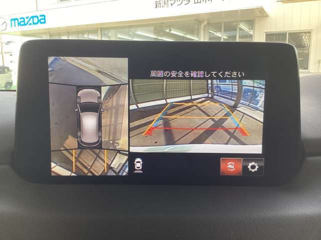 バック時の映像です。カメラについた水滴やほこりを吹き飛ばすバックカメラクリーナーをつけると、さらに安心です！