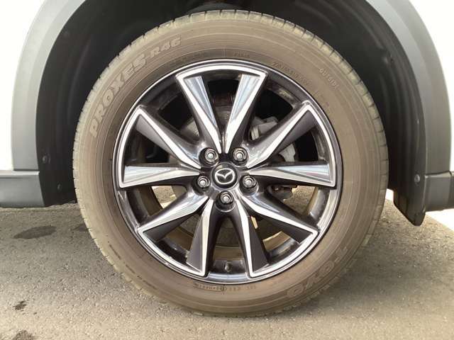 純正ホイール付きです。デザイン性と機能面が高くおススメです。