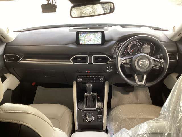 余計な凹凸がなく、平らでスッキリとしています。前がとても見やすいです！