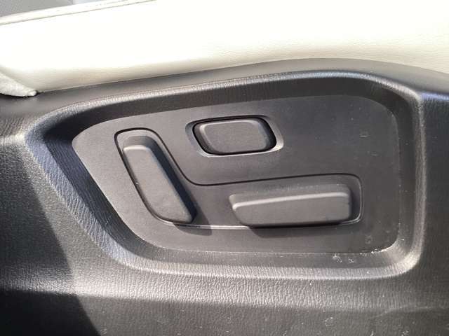 ドライバーに合わせたメモリー機能付き電動シート！2人まで登録できます♪