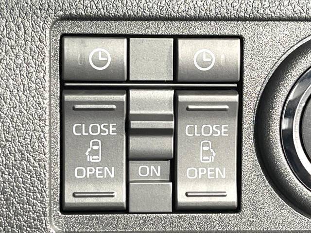 【両側パワースライドドア】スマートキーや運転席のスイッチで後席両側スライドドアの開閉が可能♪電動だから力を入れてドアを開ける必要が無く、小さなお子様でも簡単に開け閉めでき快適です♪