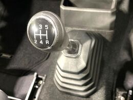 【フロア5速MT】走りの5速MT！！スポーティーな走行をお楽しみいただけます♪