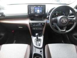 ご納車後も安心なプレミアム保証をご提案いたします。ナビや電装品、エアコンなども含めた600項目の充実した保証内容と安心のロードサービス付帯でサポートいたします。詳細はお尋ねください。