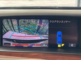 【バックカメラ】駐車時に後方がリアルタイム映像で確認できます。大型商業施設や立体駐車場での駐車時や、夜間のバック時に大活躍！運転スキルに関わらず、今や必須となった装備のひとつです！