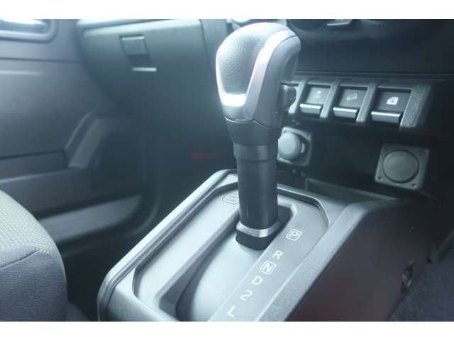 ご自宅まで無料で陸送納車いたします。一部地域は無料陸送の対象外ですが、陸送納車は全国対応可能ですのでお気軽にスタッフまでご相談ください。一部の離島など陸送できない地域もございます。