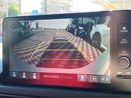 【バックカメラ】駐車時に後方がリアルタイム映像で確認できます。大型商業施設や立体駐車場での駐車時や、夜間のバック時に大活躍！運転スキルに関わらず、今や必須となった装備のひとつです！