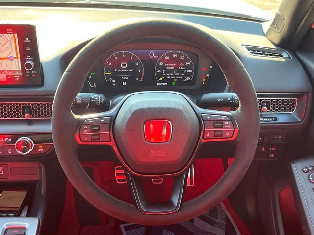 【純正アルカンターラ巻きステアリング】手にしっかり馴染みとても運転しやすいハンドルです♪