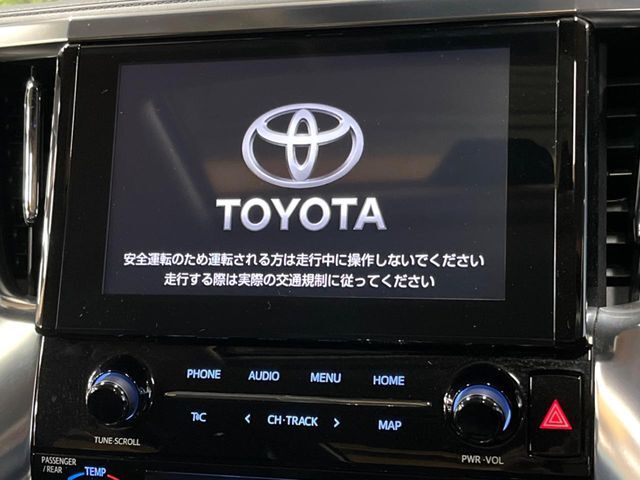 【ナビ機能付き9型ディスプレイオーディオ】ナビ機能搭載の他、お持ちのスマートフォンと連携して、ナビやbluetoothでの音楽再生が可能です♪デザインはもちろん操作性も良好！