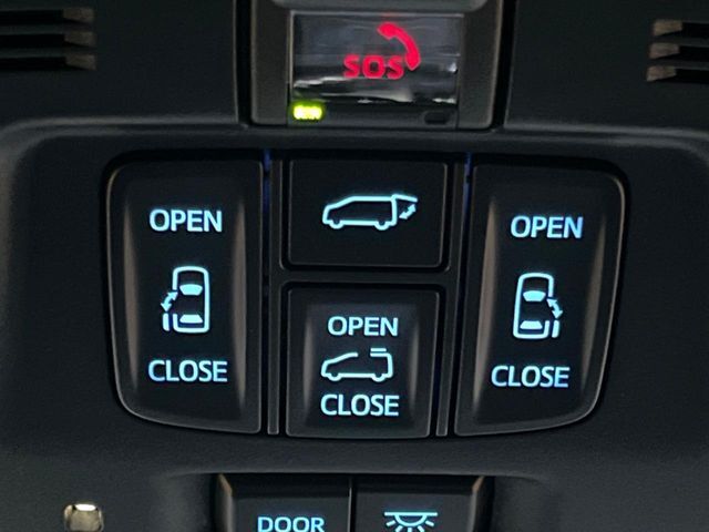 【パワーバックドア】スマートキーや運転席のボタンを押すだけでリアゲートが自動で開閉します！荷物を持っている時や、高い位置にあるバックドアを閉める際に便利な機能です♪