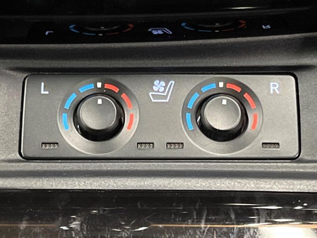 【シートベンチレーション】夏場は涼しい風でお尻や背中の熱やムレを防ぎ、冬はエアコンよりも早く温まってポカポカに！季節を問わず快適に過ごせます。