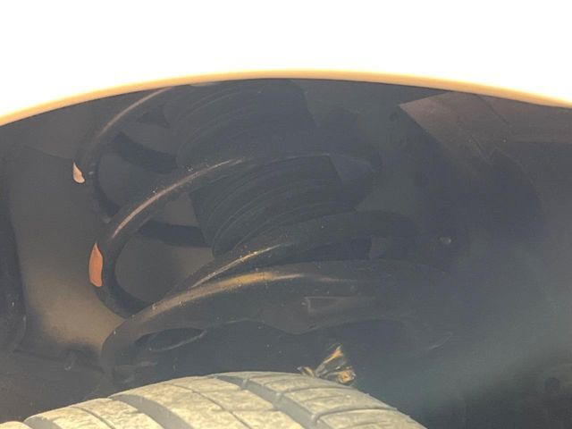 お車を安心してお乗りいただく為には、足回りの定期点検が欠かせません。サービスサポート（有償保証）では無料点検もご提供しており、安心のカーライフをお過ごしいただけるサポート体制が整っています。