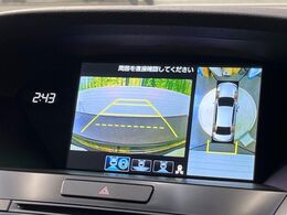 【マルチビューカメラシステム】専用のカメラにより、上から見下ろしたような視点で360度クルマの周囲を確認することができます☆死角部分も確認しやすく、狭い場所での切り返しや駐車もスムーズに行えます。