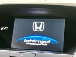【メーカー純正ナビ】インテリアに溶け込むスタイリッシュな「専用設計」メーカーナビを装備♪視認性や操作性など基本性能にも優れ、より上質なカーライフをお楽しみいただけます。