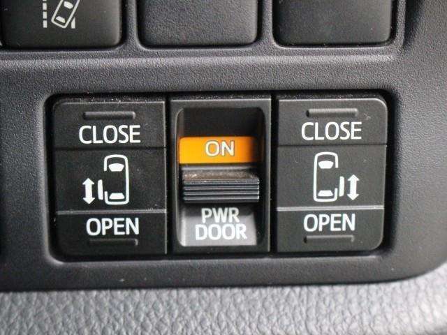 運転席からも操作ができる電動スライドドアです！乗り降り便利なうれしい装備です。