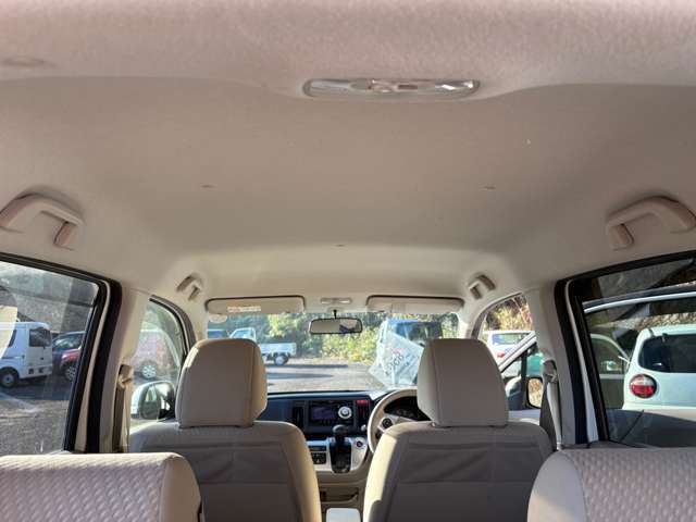 使用感の少ない内装です！