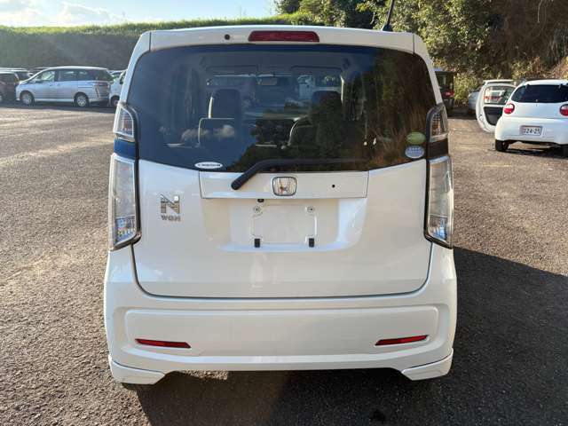 仕入れ、整備、板金塗装、内装クリーニング、ボディコーティング、販売、営業、事務、アフターなど一連の作業を一人で行ってます。ですのでひとつひとつの仕事に魂入れてます。