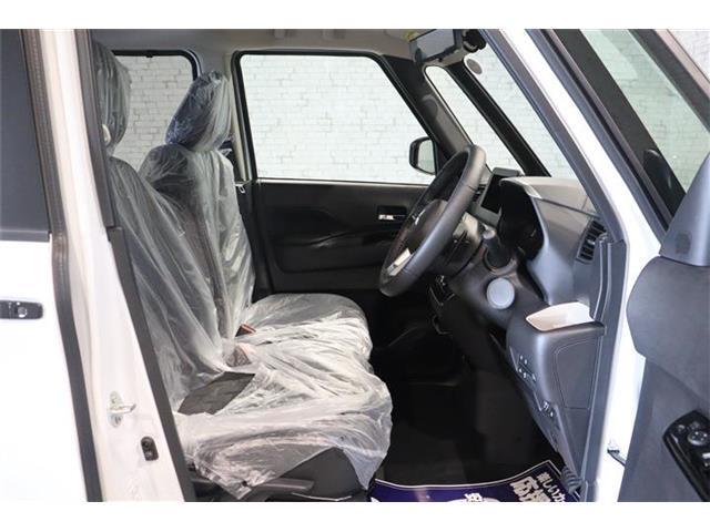 良好な視界とスムーズな乗り降りを実現した運転席。運転席はアイポイントを高くし視界良好です。